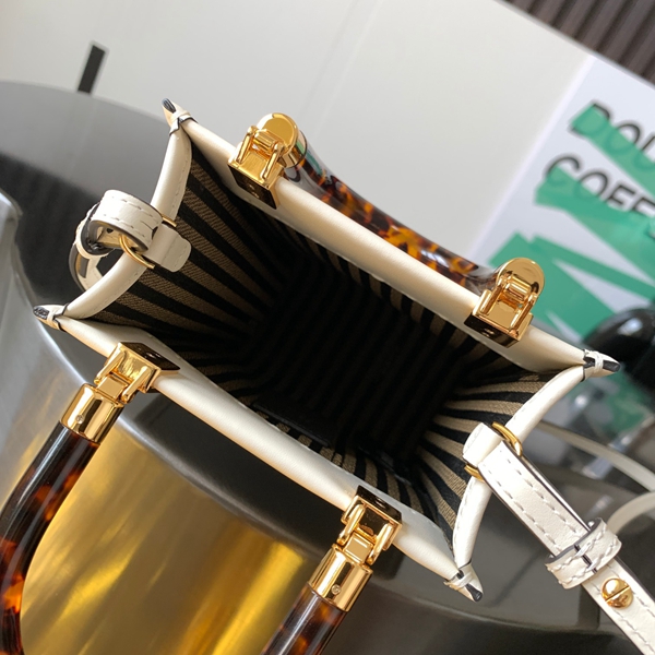 スーパーコピーブランドバッグ着用イメージ